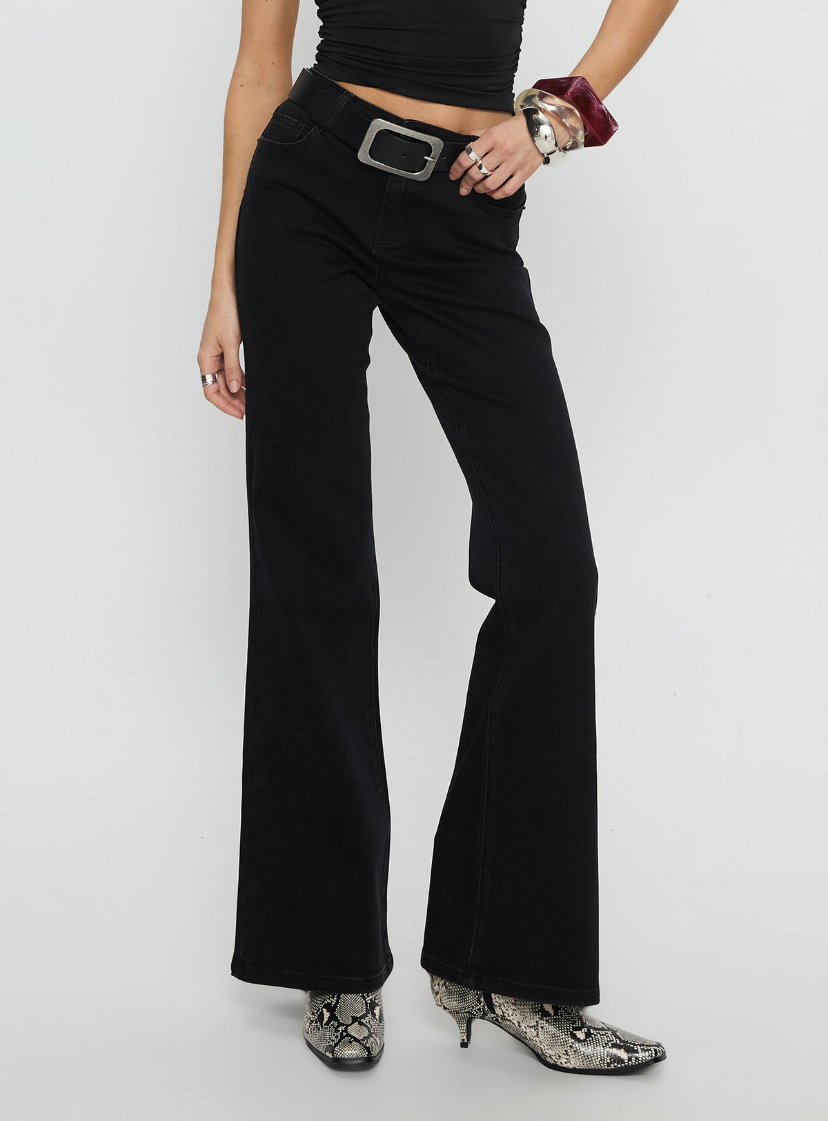 Women's Magic Mirror Mid Rise Bootleg Jeans Washed Black