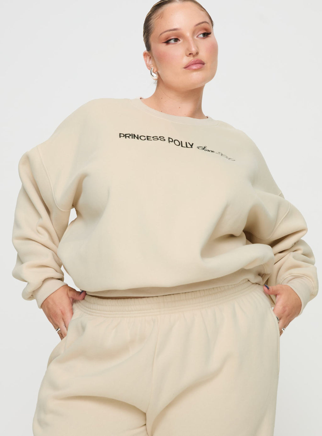 Women's Crew Neck Sweatshirt Block / Cursive Text Stone Curve — Sweater