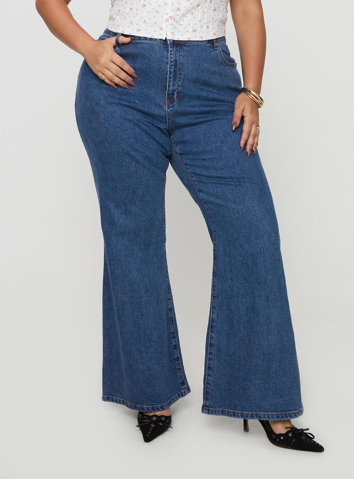 Women's Lucille High Rise Flared Jeans Mid Wash Curve