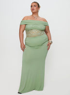 Women's Gwendolen Off The Shoulder Maxi Dress Green Curve — Dress