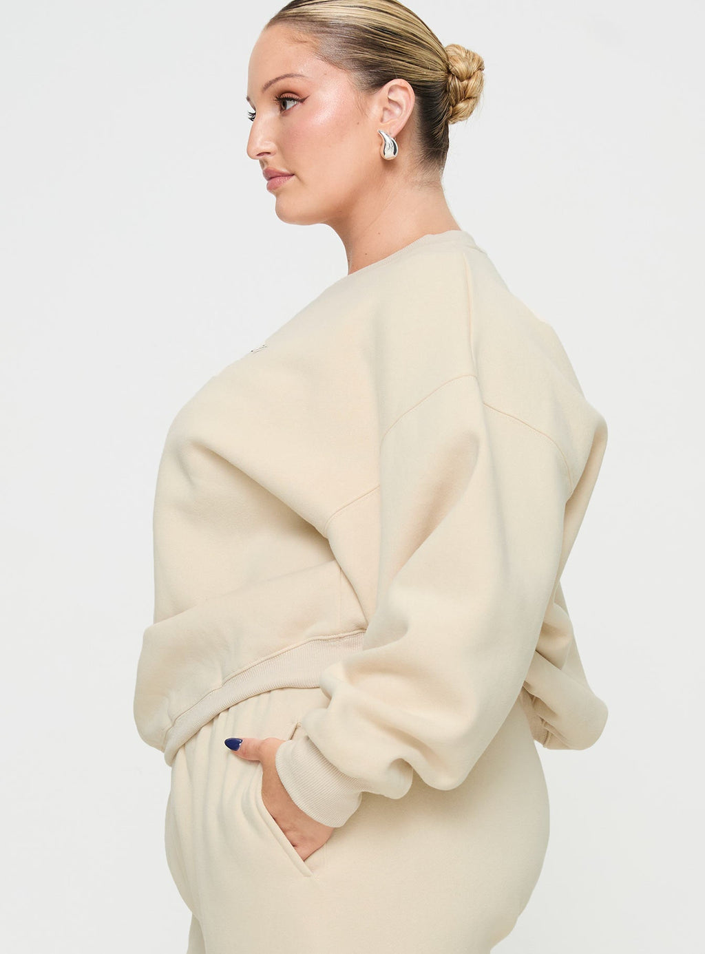 Women's Crew Neck Sweatshirt Block / Cursive Text Stone Curve — Sweater