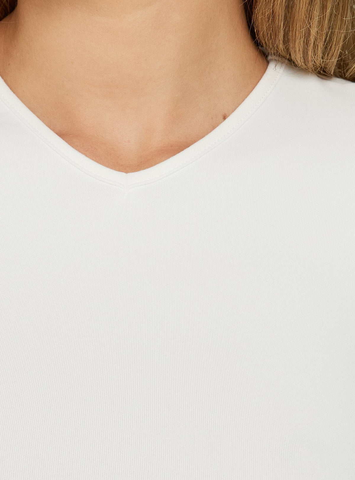 Women's Daily Define High V Neck Short Sleeve Top White