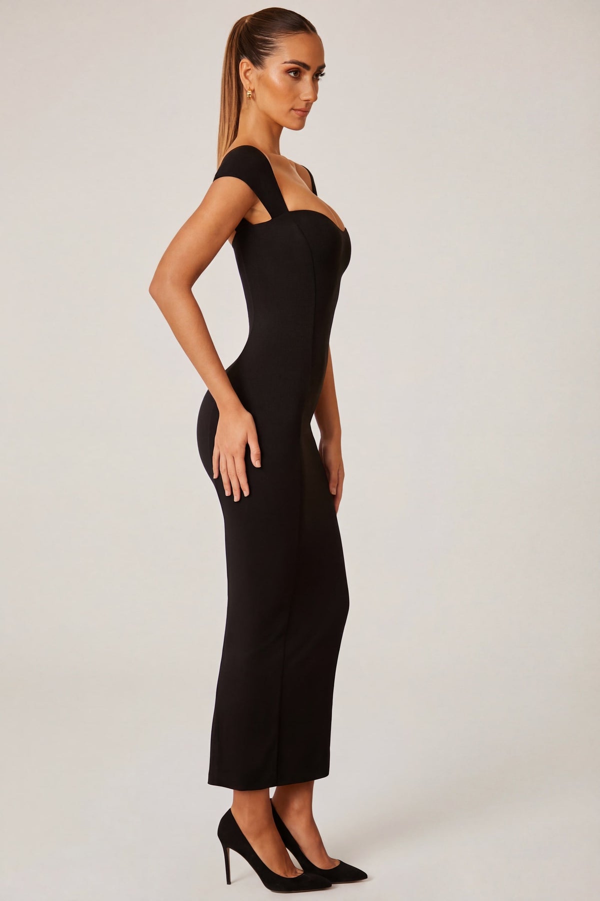 Women's Sweetheart Neckline Maxi Dress in Black — Dress