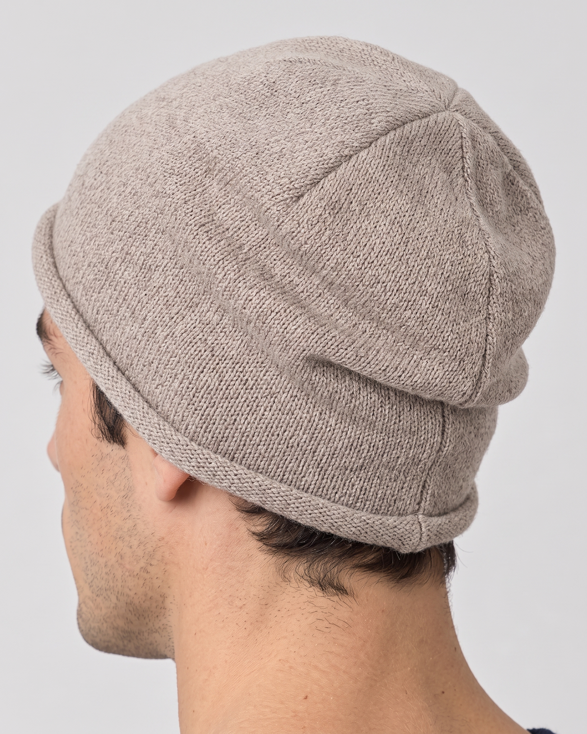 Men's Everyday Knit Beanie — Khaki / 50 × 27 cm — fit detail — wb-gender-final-150