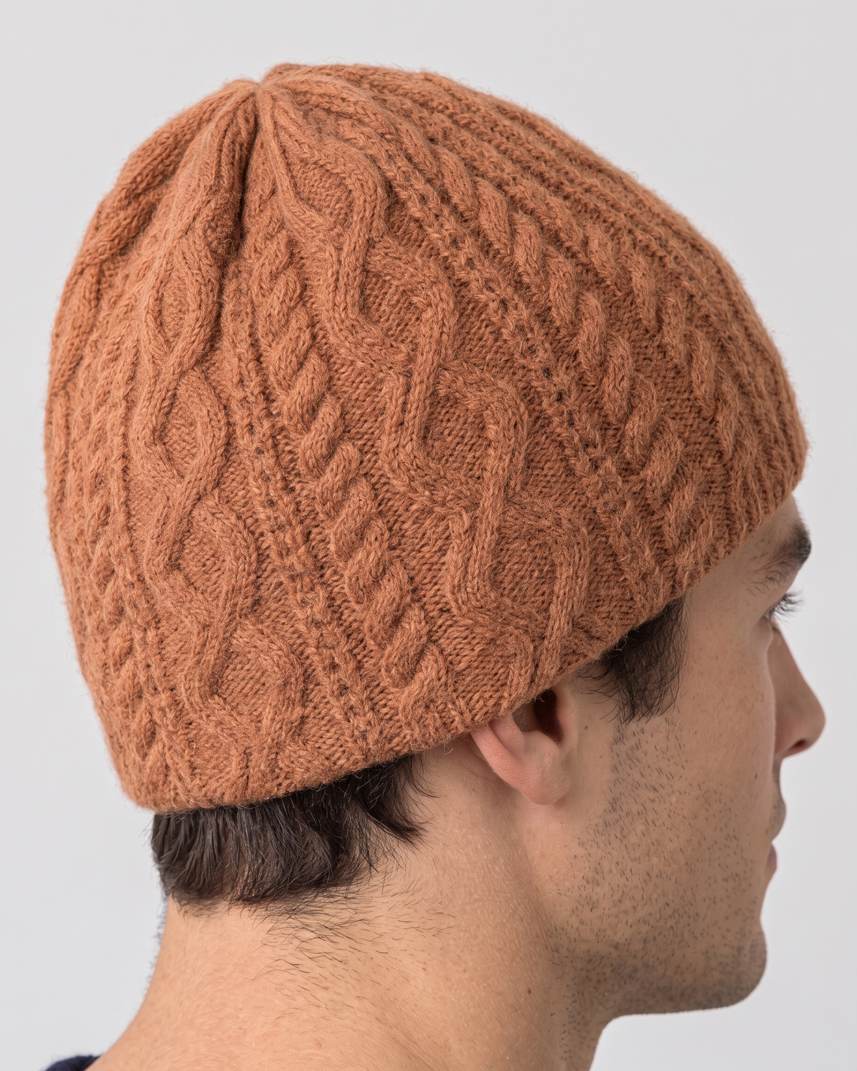 Men's Thick-Knit Cashmere Beanie — construction detail [WB final 4:5 15]