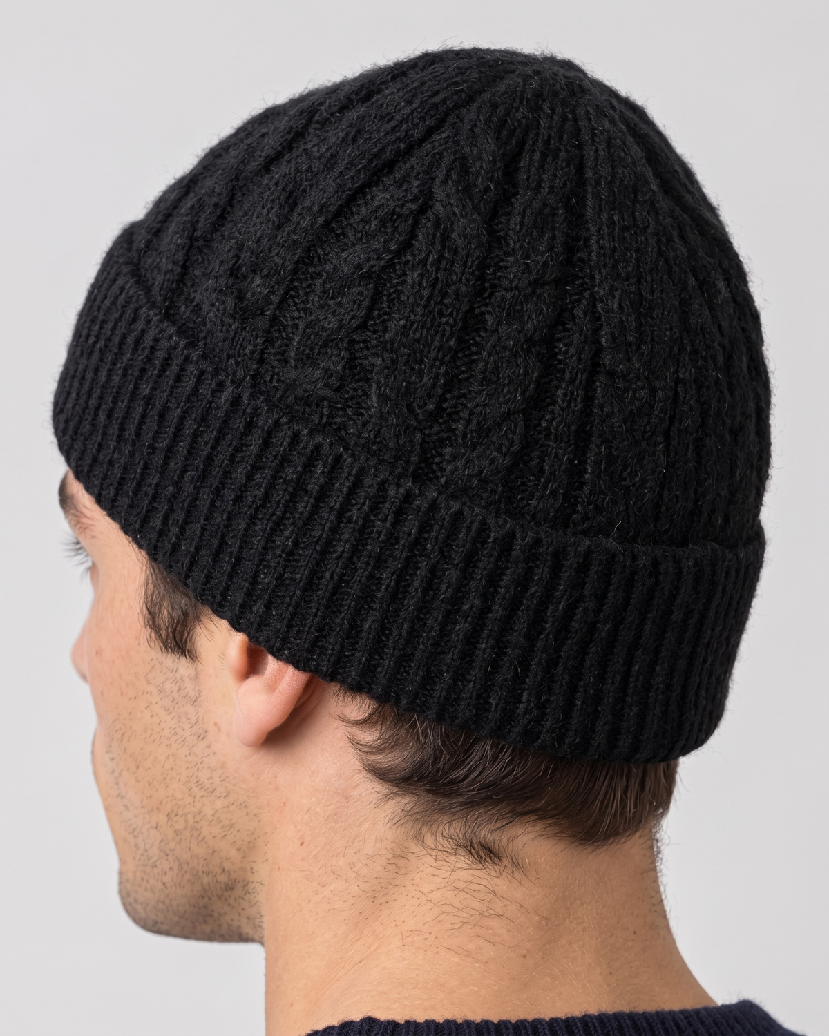 Men's Thick-Knit Cashmere Beanie — construction detail [WB final 4:5 11]