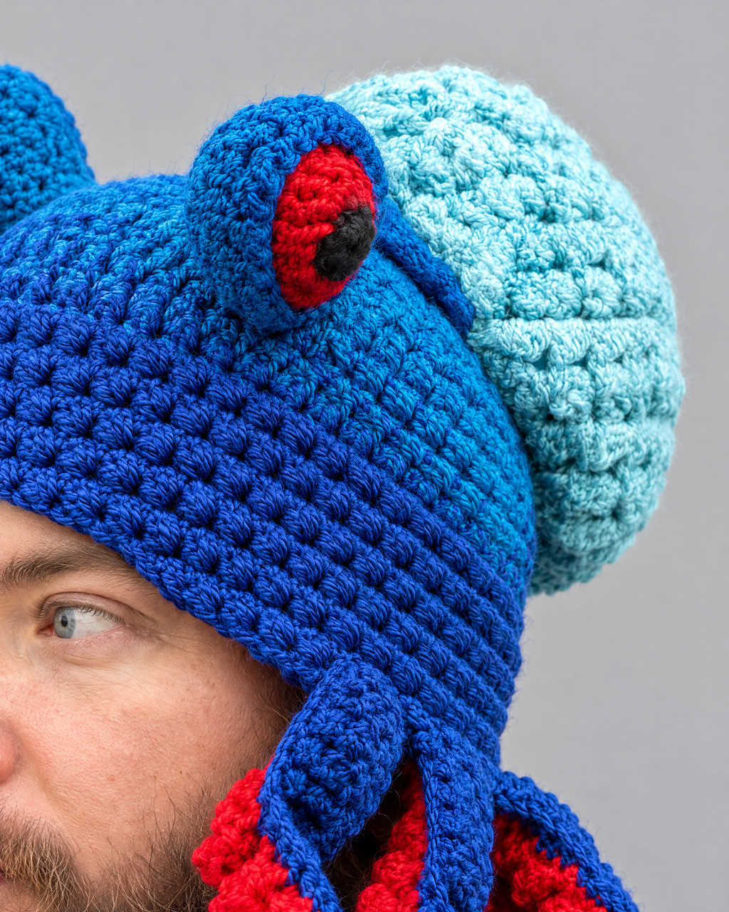 Crochet Octopus Beanie — Sapphire Blue Red — fit detail [WB gallery 38/5]