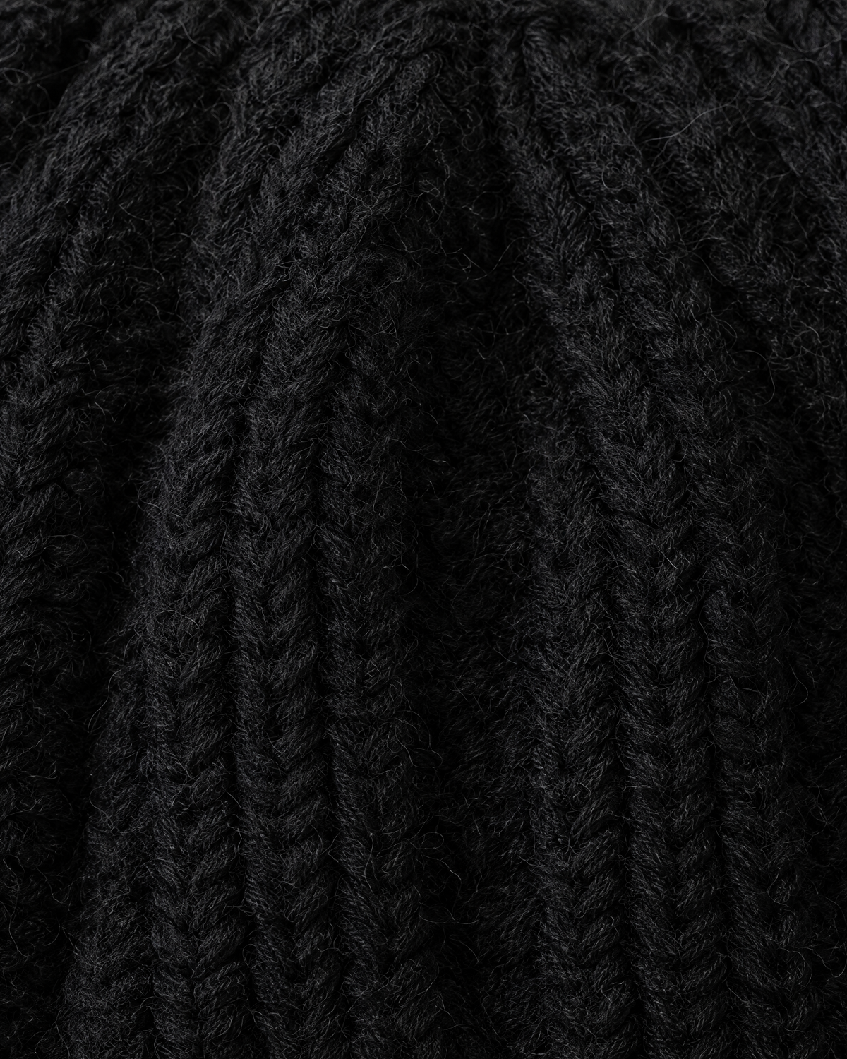 Thick-Knit Cashmere Beanie — Black — material [WB gallery 91/4]