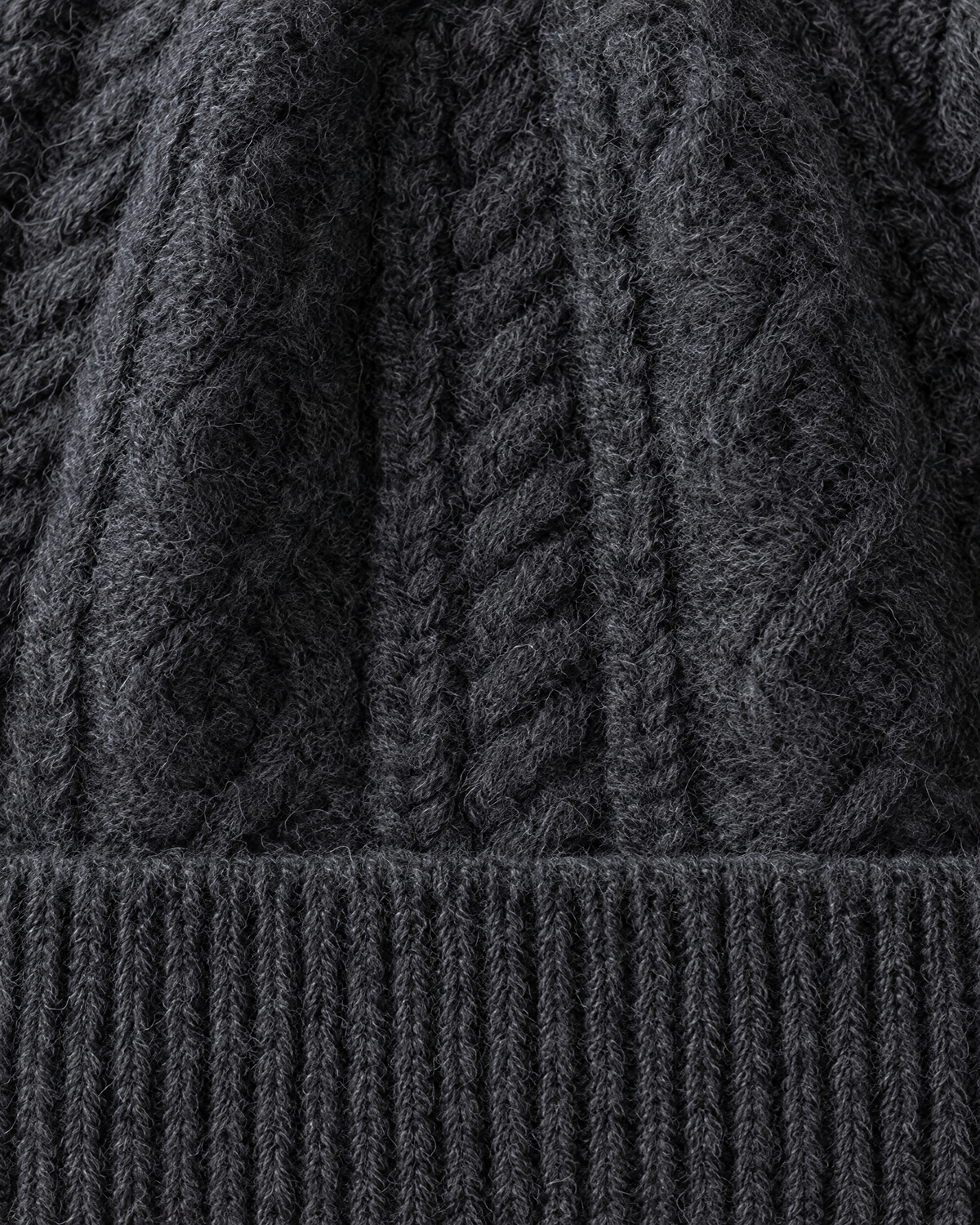 Thick-Knit Cashmere Beanie — Dark gray — material [WB gallery 94/4]