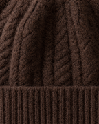 Thick-Knit Cashmere Beanie — Dark brown — material [WB gallery 95/4]