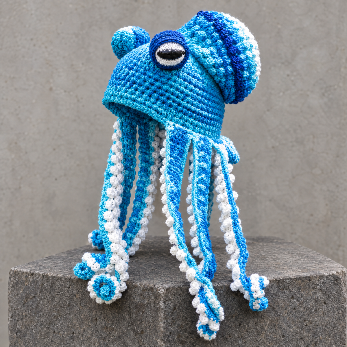 octopus blue white intro2