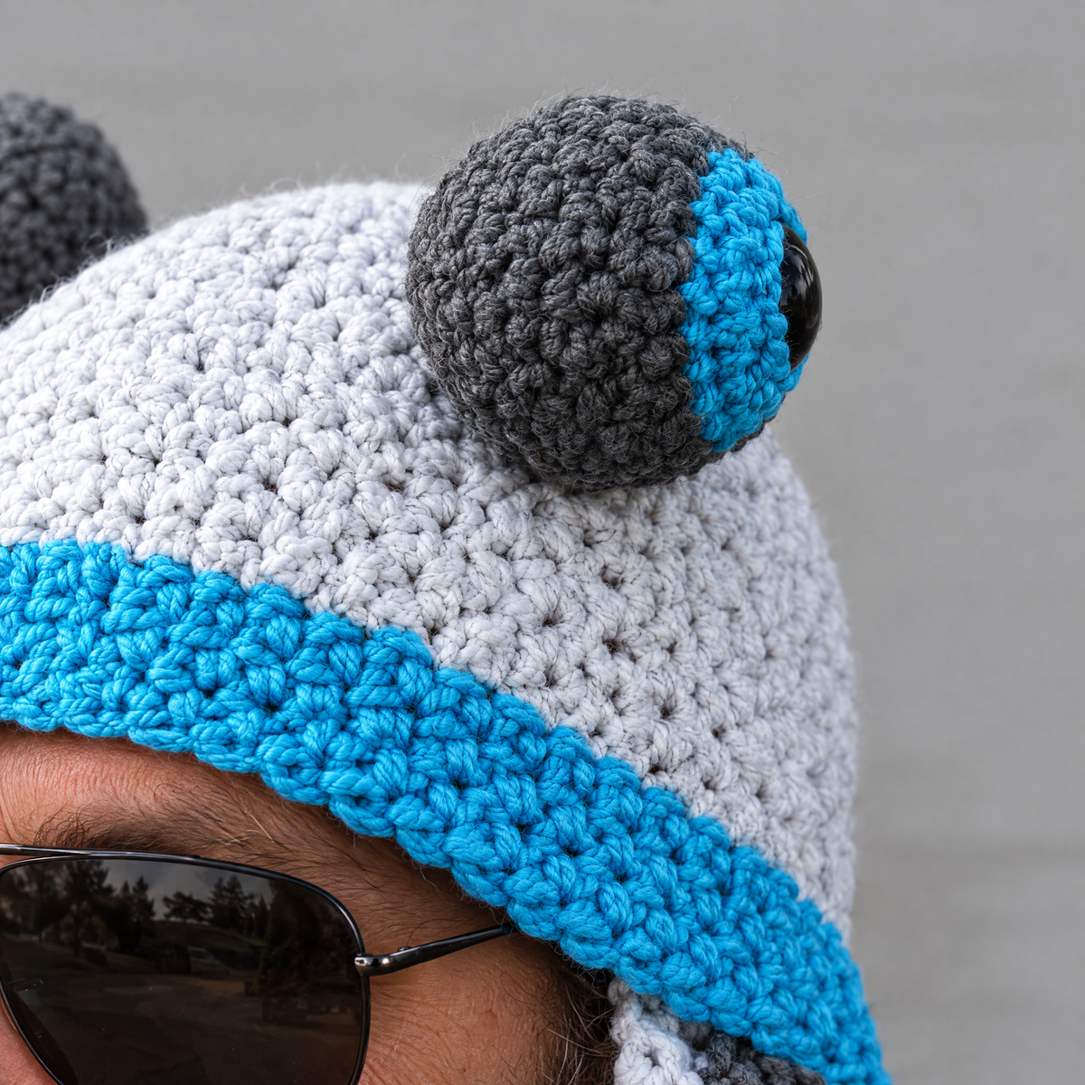 octopus gray white blue feature2