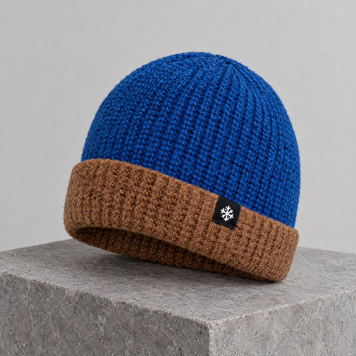 fleecebeanie blue snowflake patch intro2