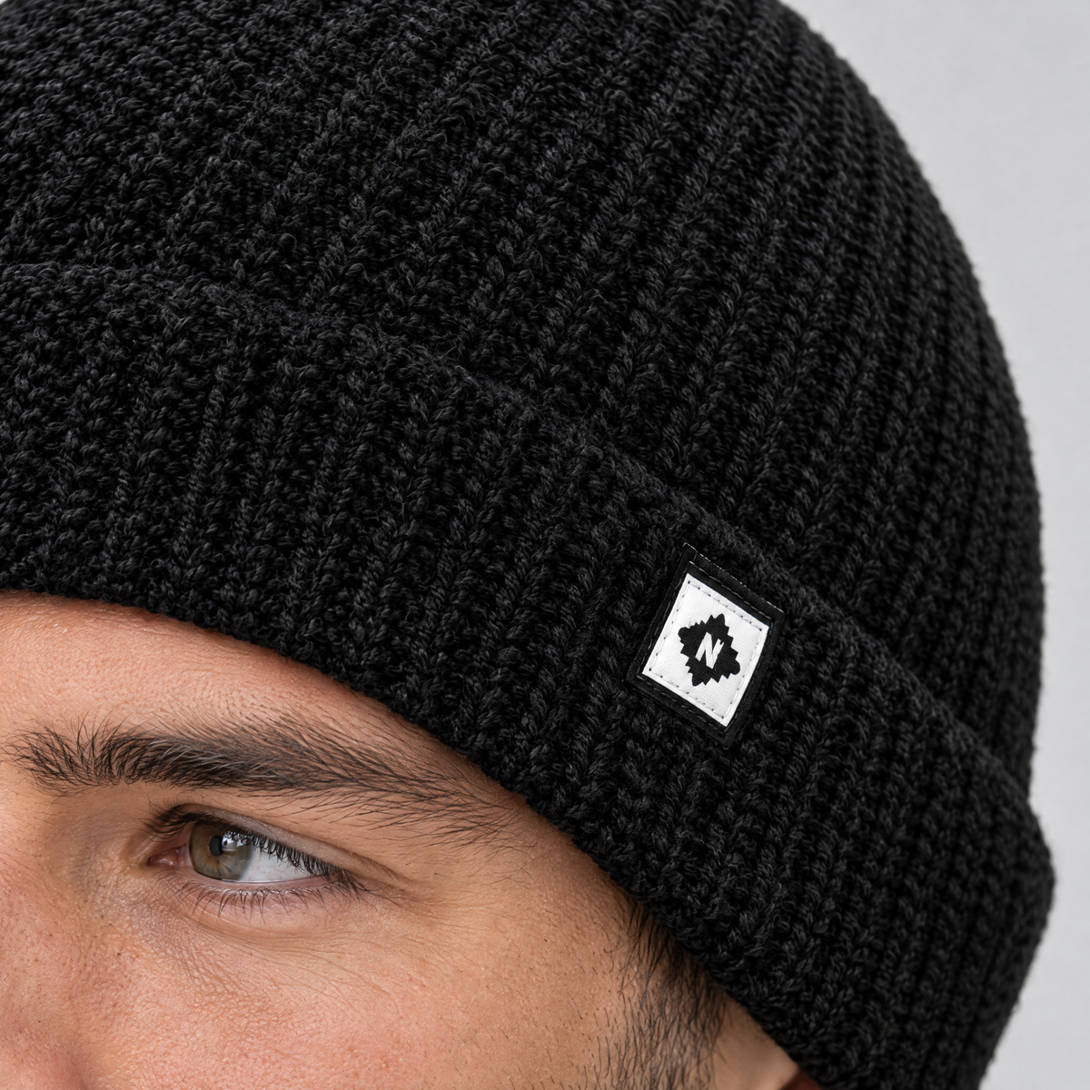 fleecebeanie black n patch feature3
