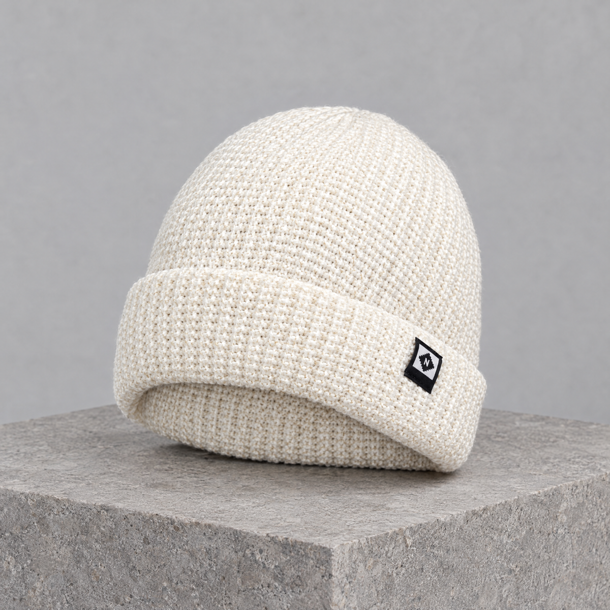fleecebeanie white n patch intro2