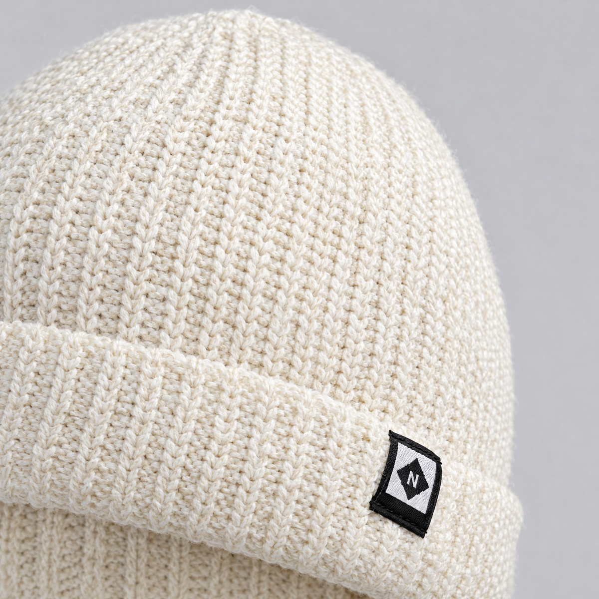 fleecebeanie white n patch feature3