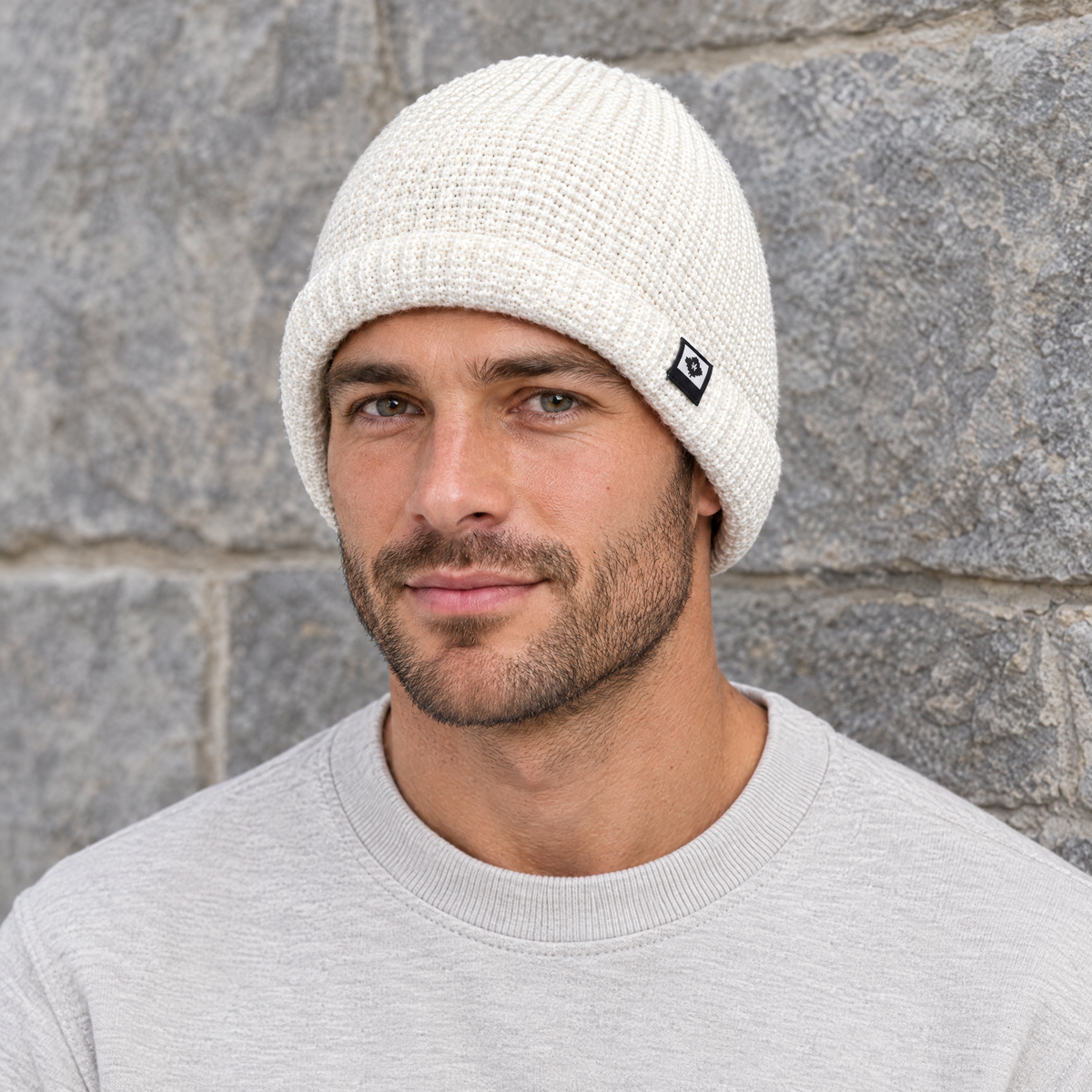 fleecebeanie white n patch intro1
