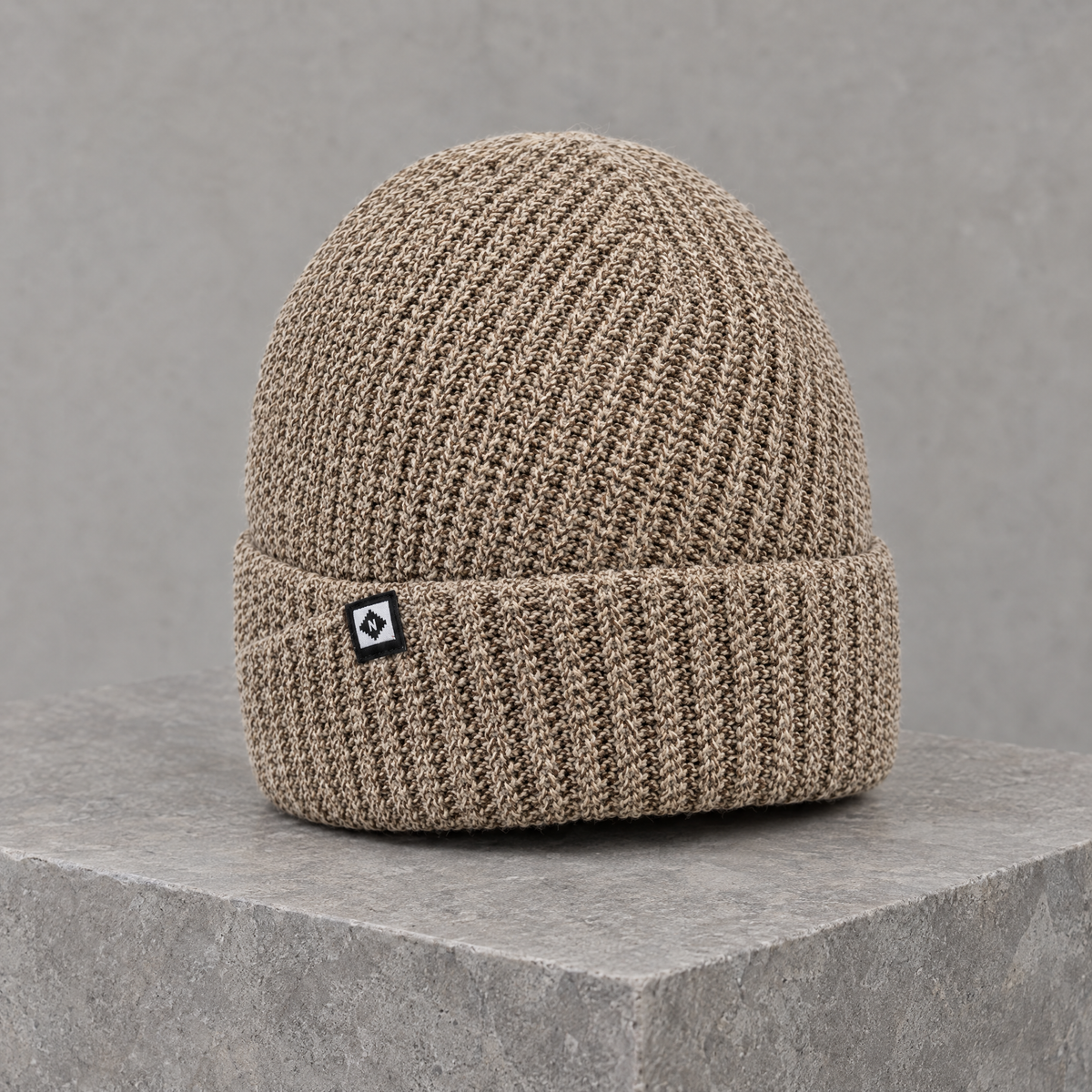 fleecebeanie khaki n patch intro2