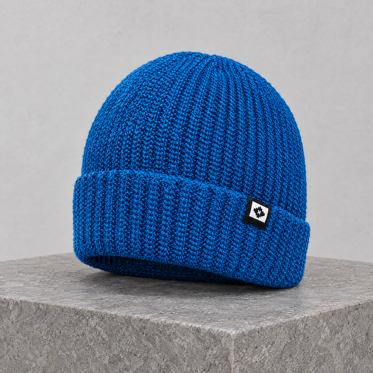 fleecebeanie blue n patch intro2