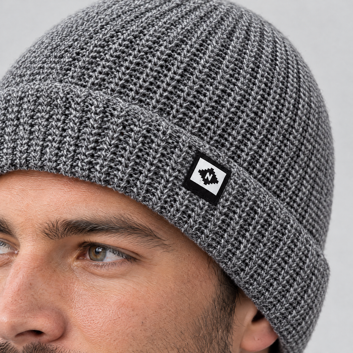 fleecebeanie gray n patch feature3