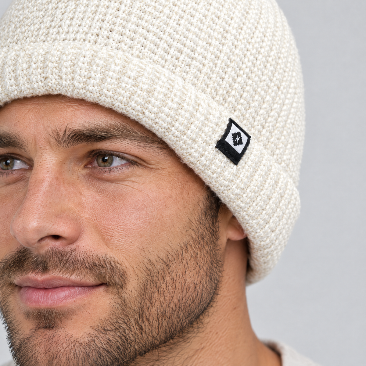 fleecebeanie white n patch feature2