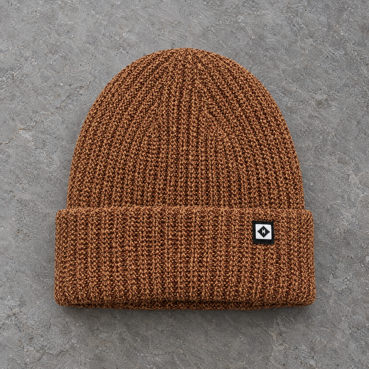 fleecebeanie brown n patch feature3