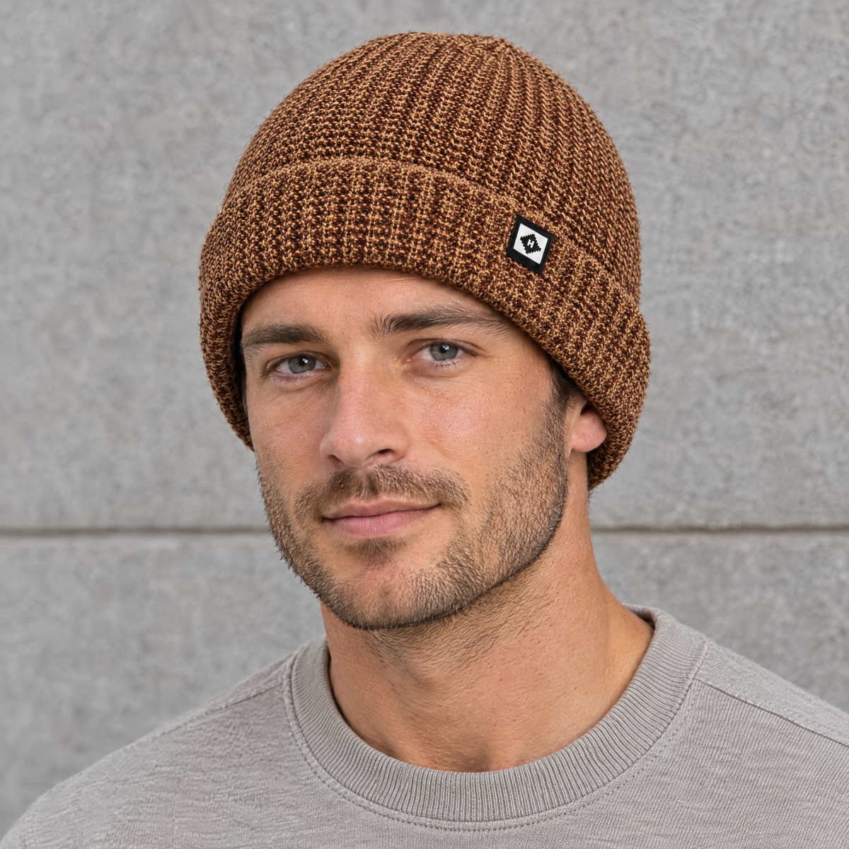 fleecebeanie brown n patch intro1