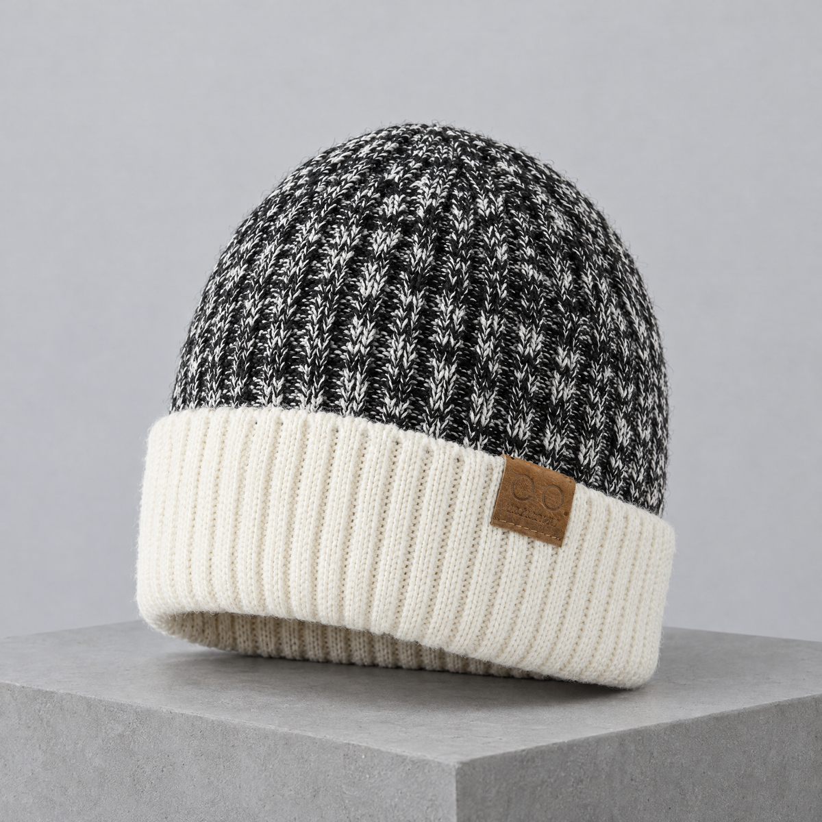 classicbeanie off white intro2