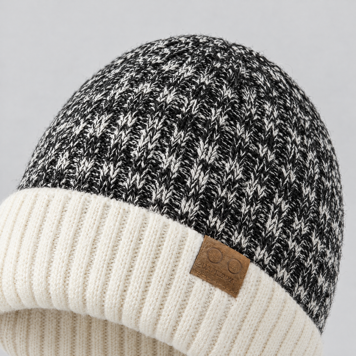 classicbeanie off white feature3