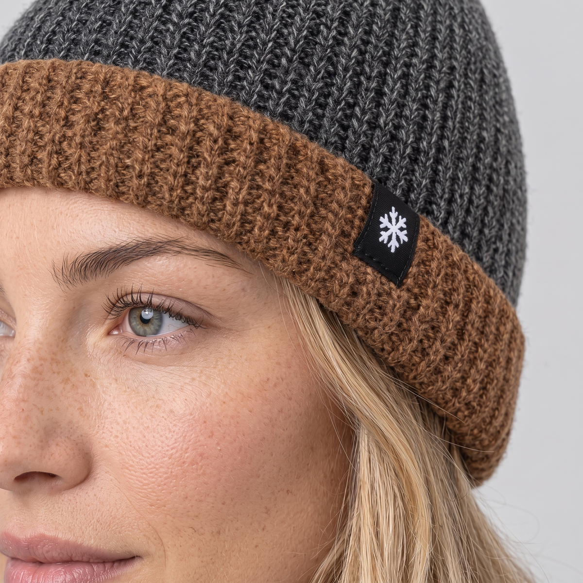 Women's knit beanie feature photograph [wb-gender-final-104]