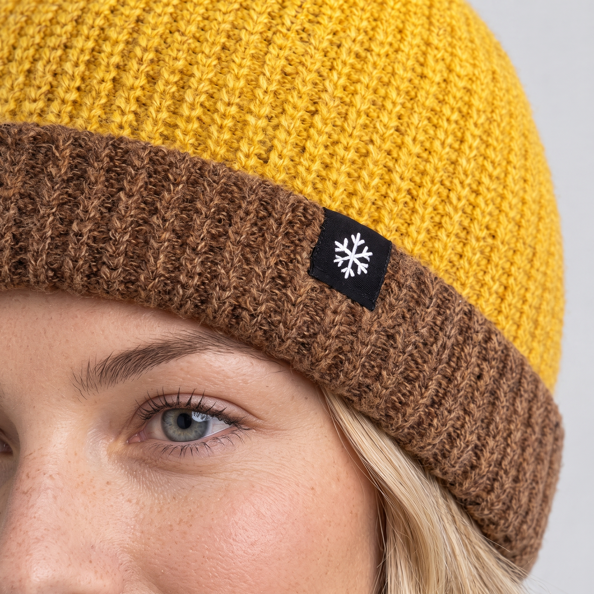 Women's knit beanie feature photograph [wb-gender-final-107]