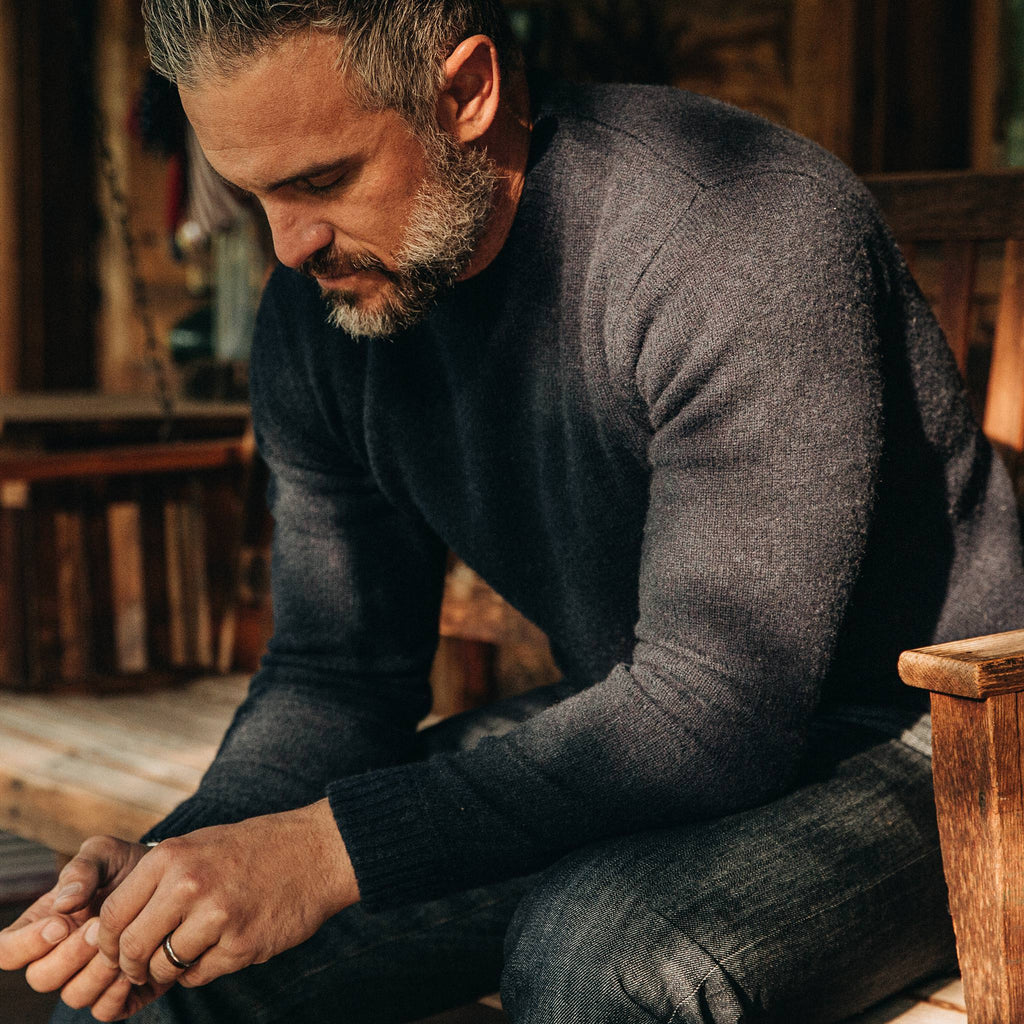 Men's The Lodge Sweater in Navy