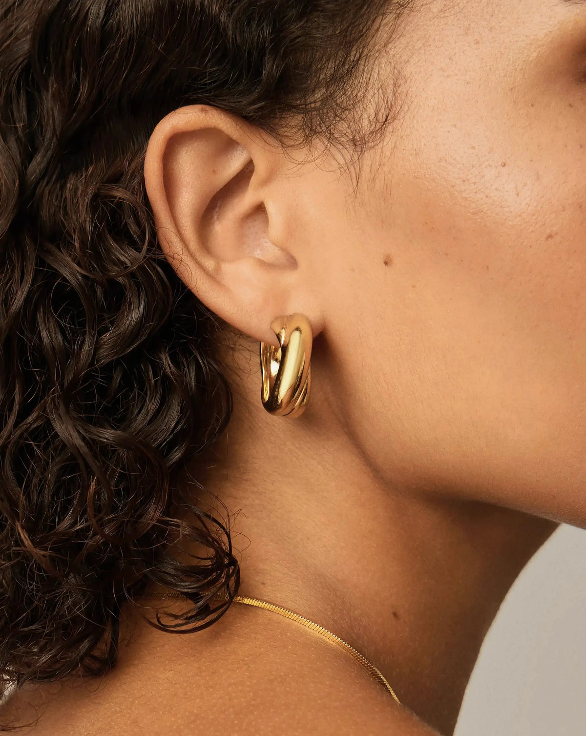 Lucy Williams Chunky Medium Entwine Hoop Earrings | 18ct Gold Plated