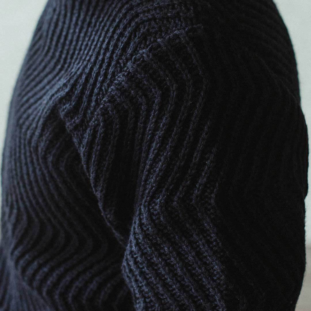 Men's The Wave Sweater in Navy