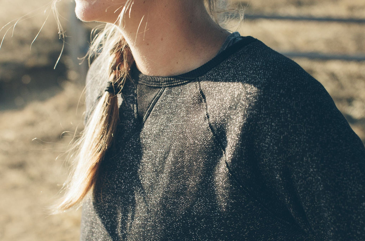 The Women's Apres Crewneck in Salt and Pepper Fleece — Sweater