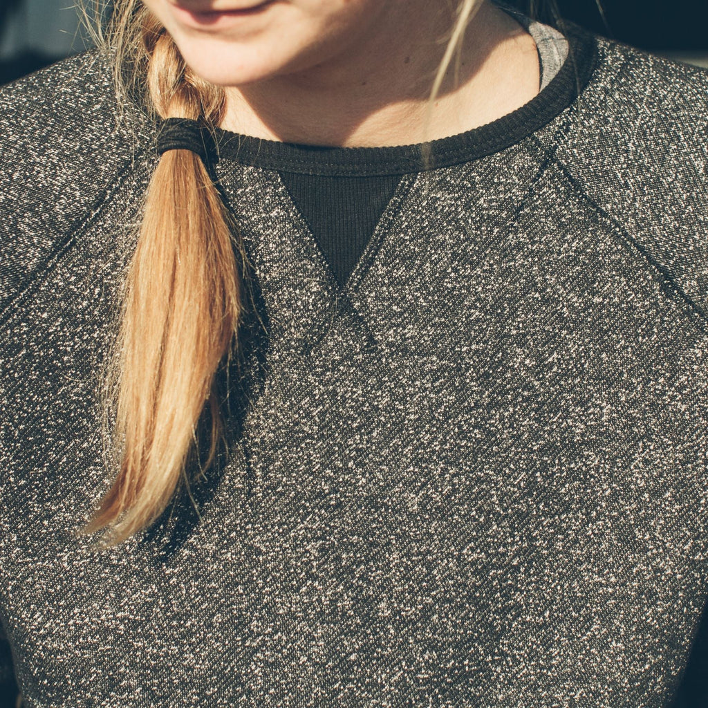 The Women's Apres Crewneck in Salt and Pepper Fleece — Sweater