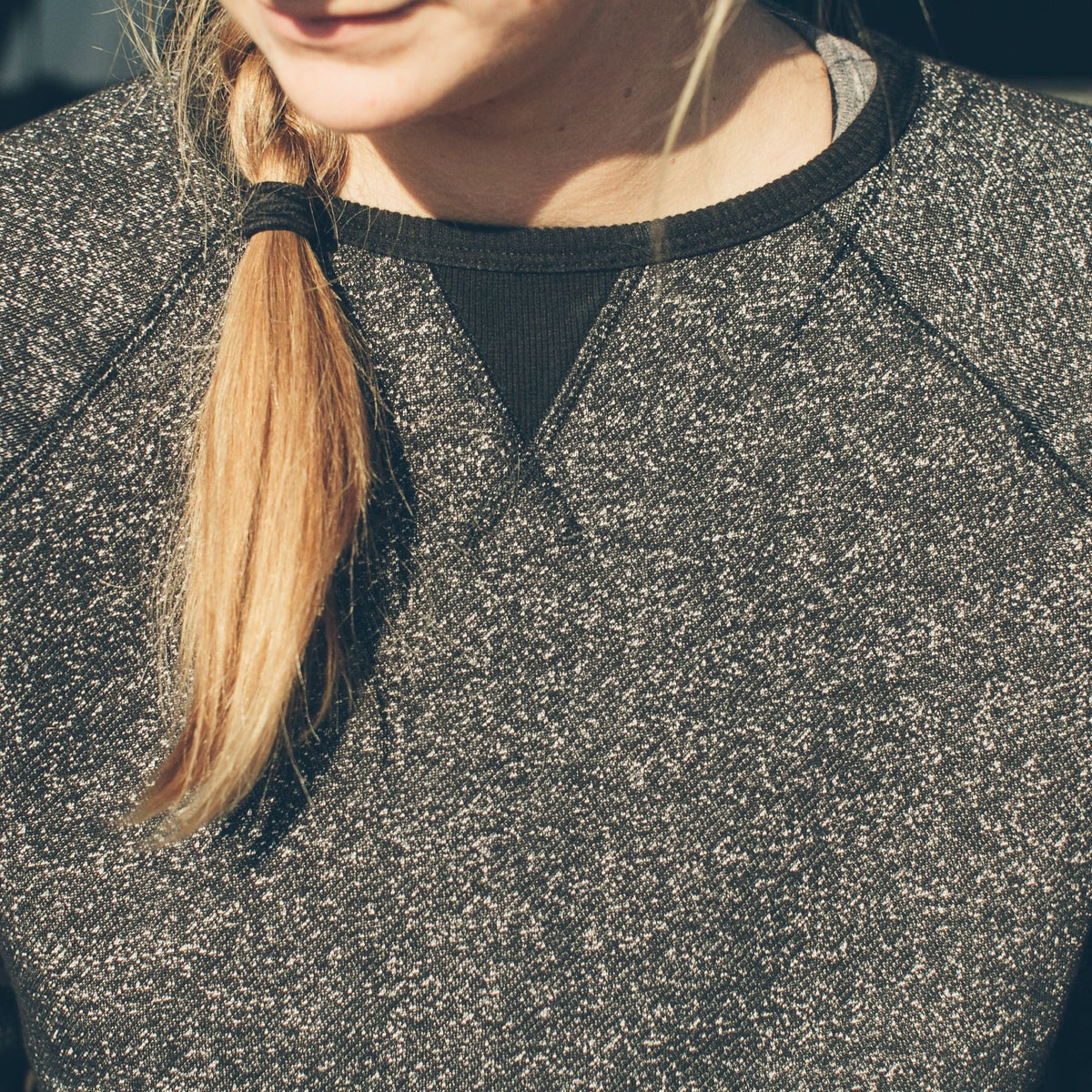 The Women's Apres Crewneck in Salt and Pepper Fleece — Sweater