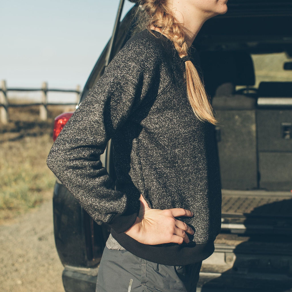 The Women's Apres Crewneck in Salt and Pepper Fleece — Sweater