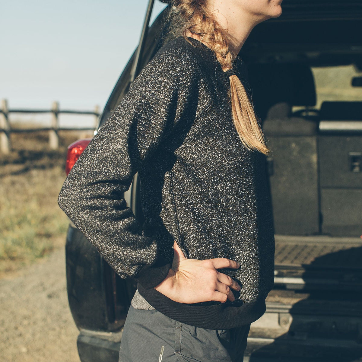The Women's Apres Crewneck in Salt and Pepper Fleece — Sweater