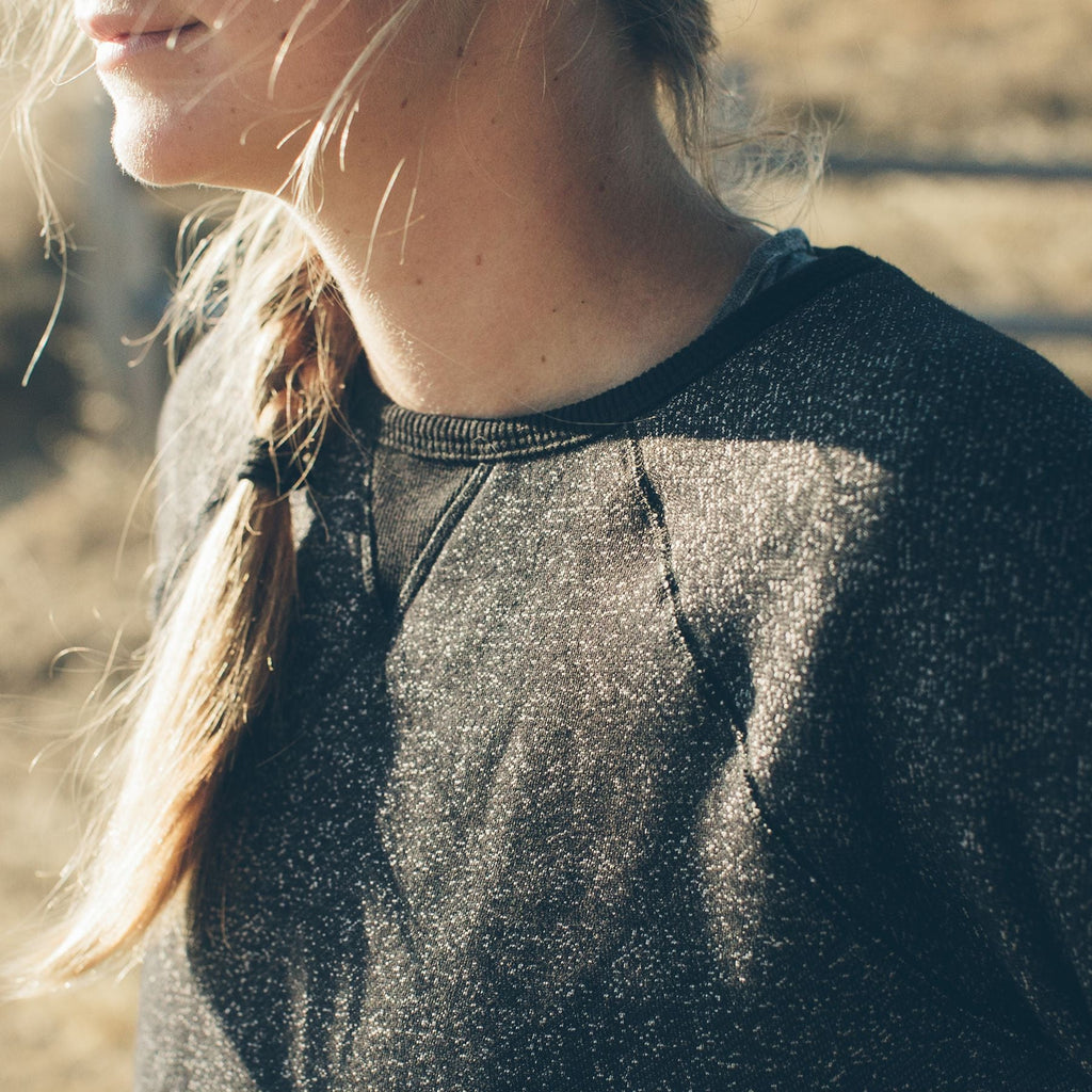 The Women's Apres Crewneck in Salt and Pepper Fleece — Sweater