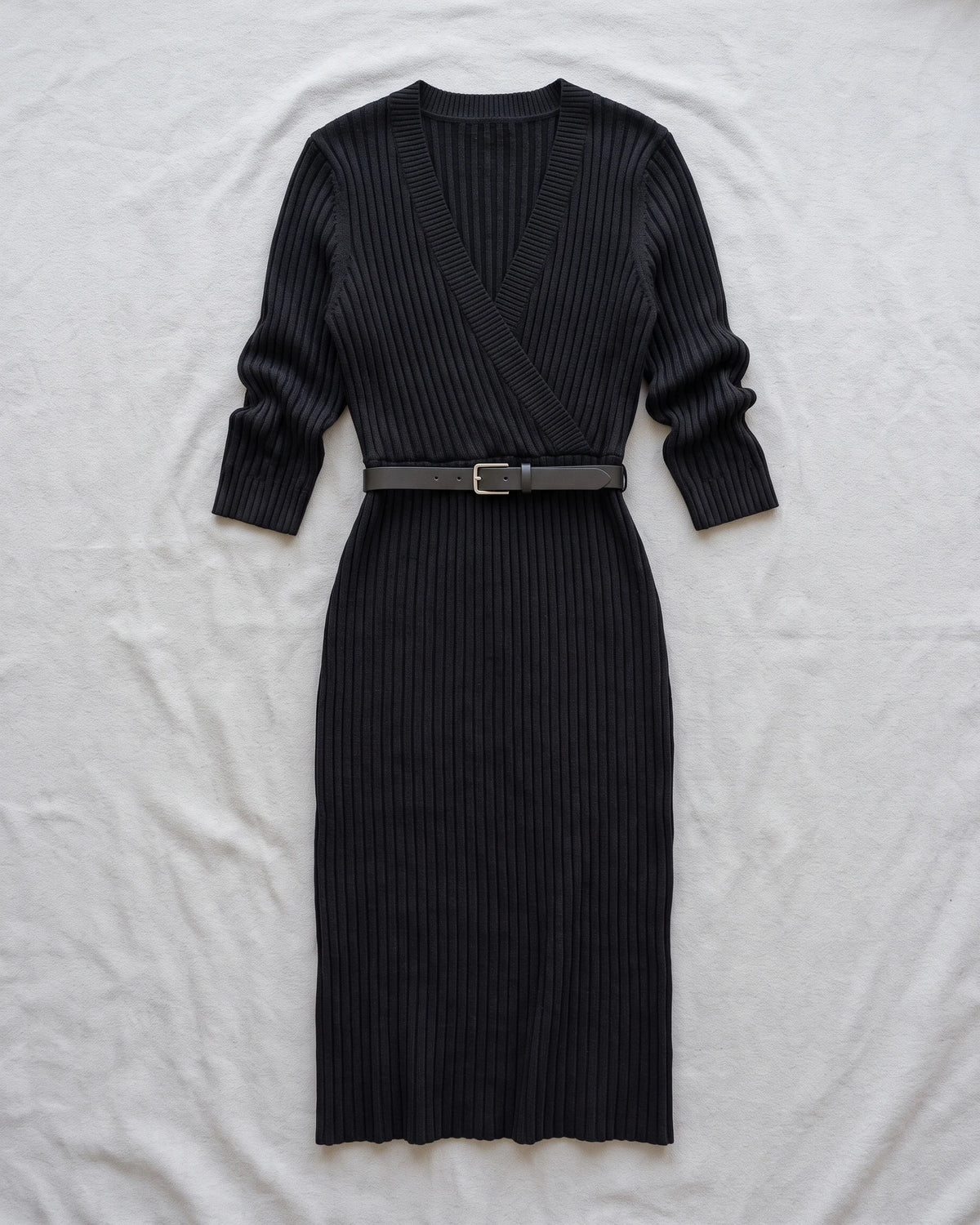 Women's belted V-neck ribbed sweater dress Black