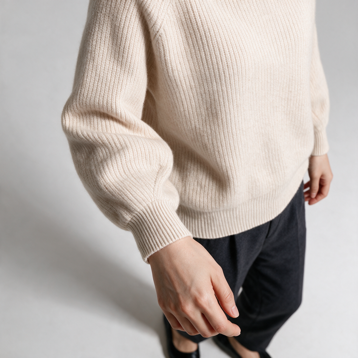 Beige sweater — feature2