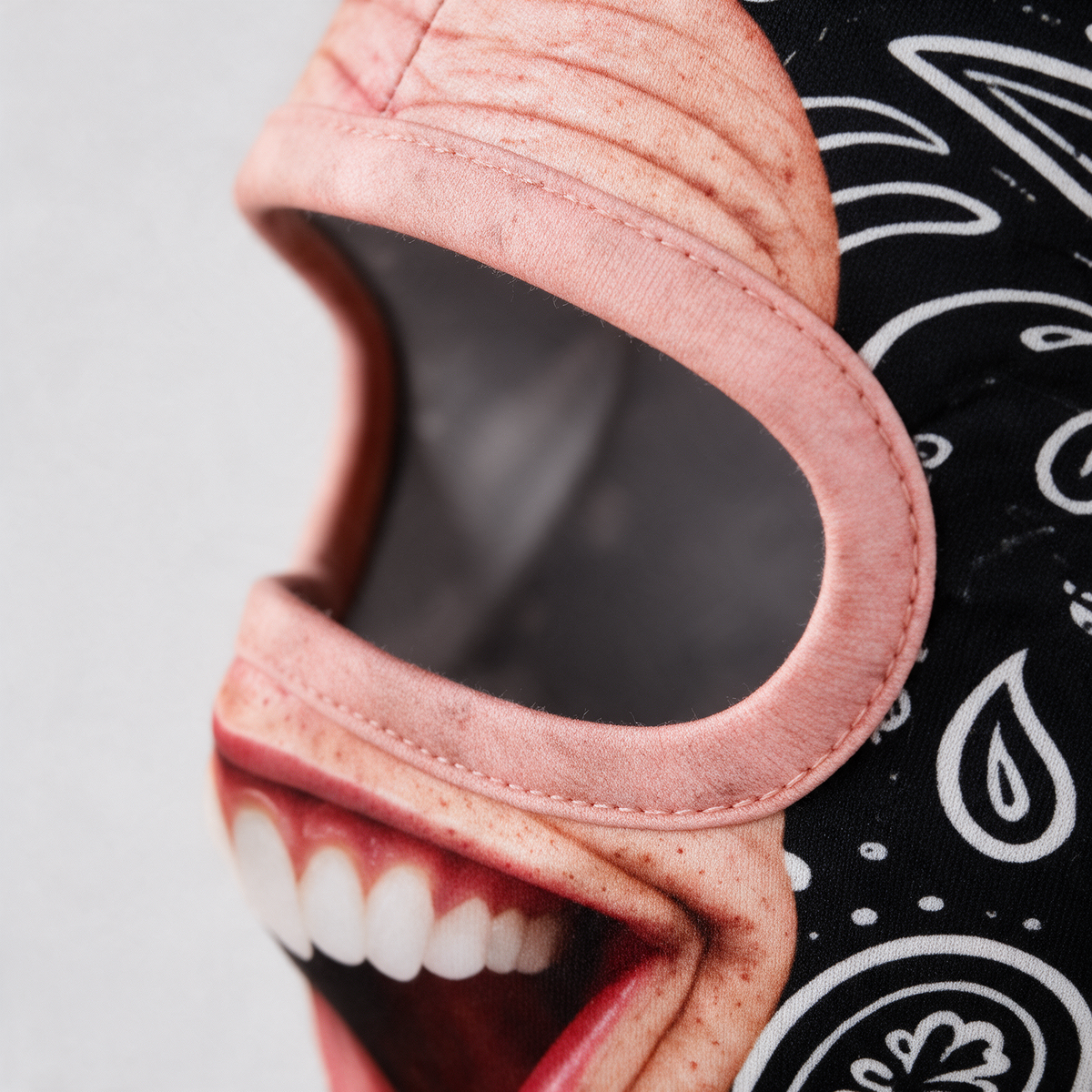 Bandana laugh balaclava feature3