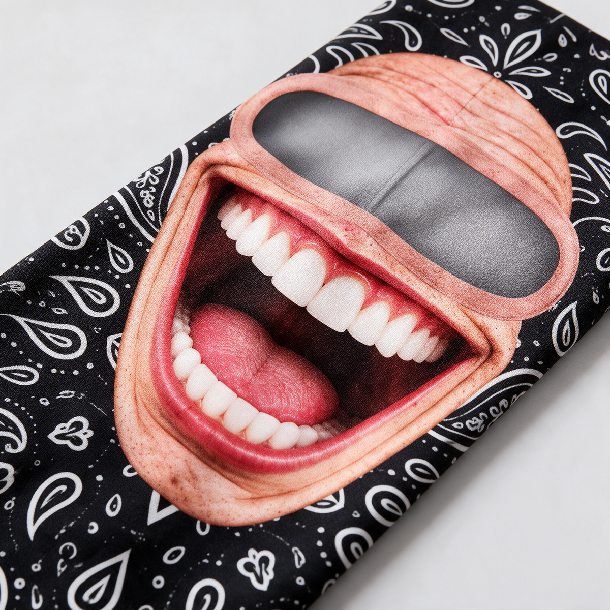 Bandana laugh balaclava feature4
