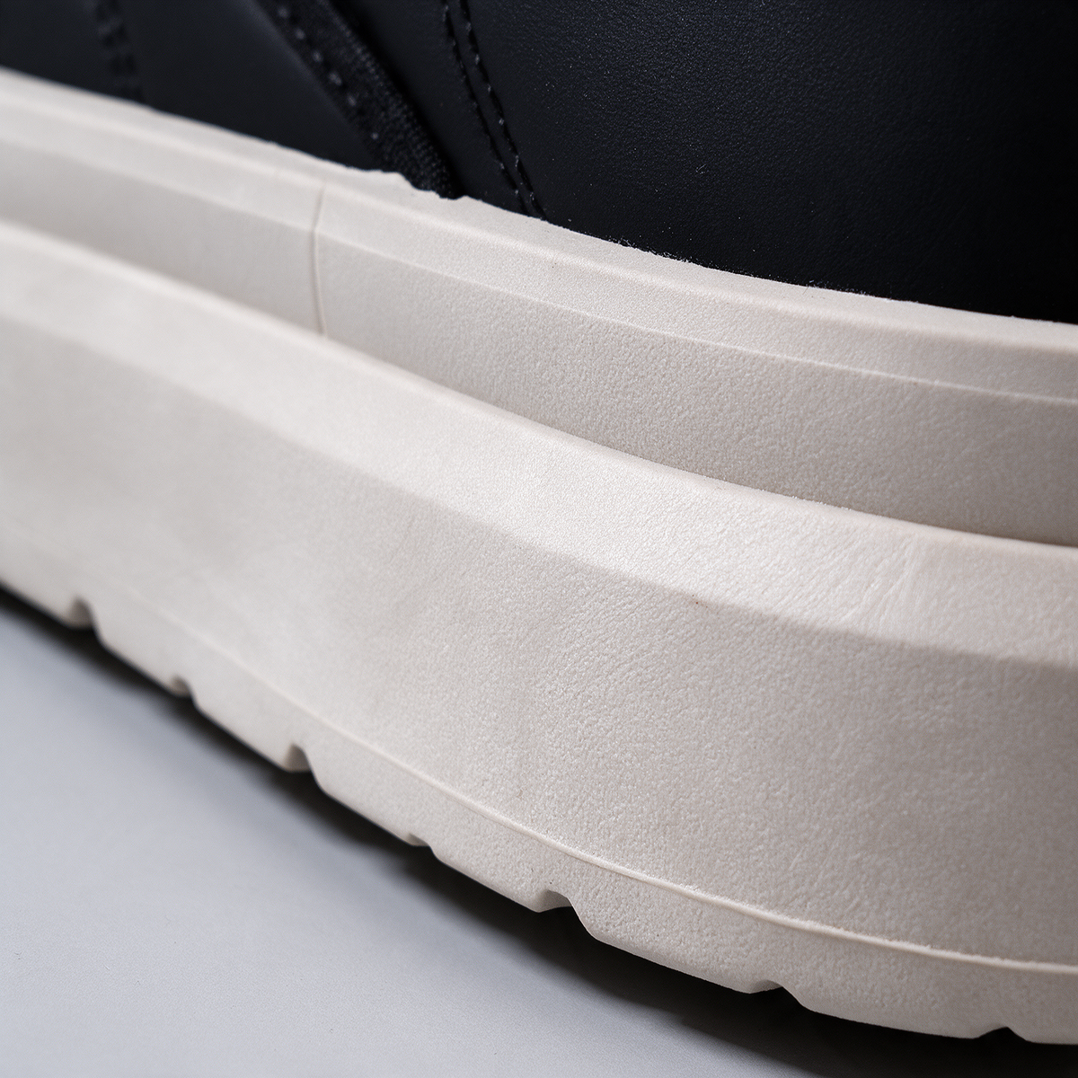 Plush collar boot construction and styling photograph