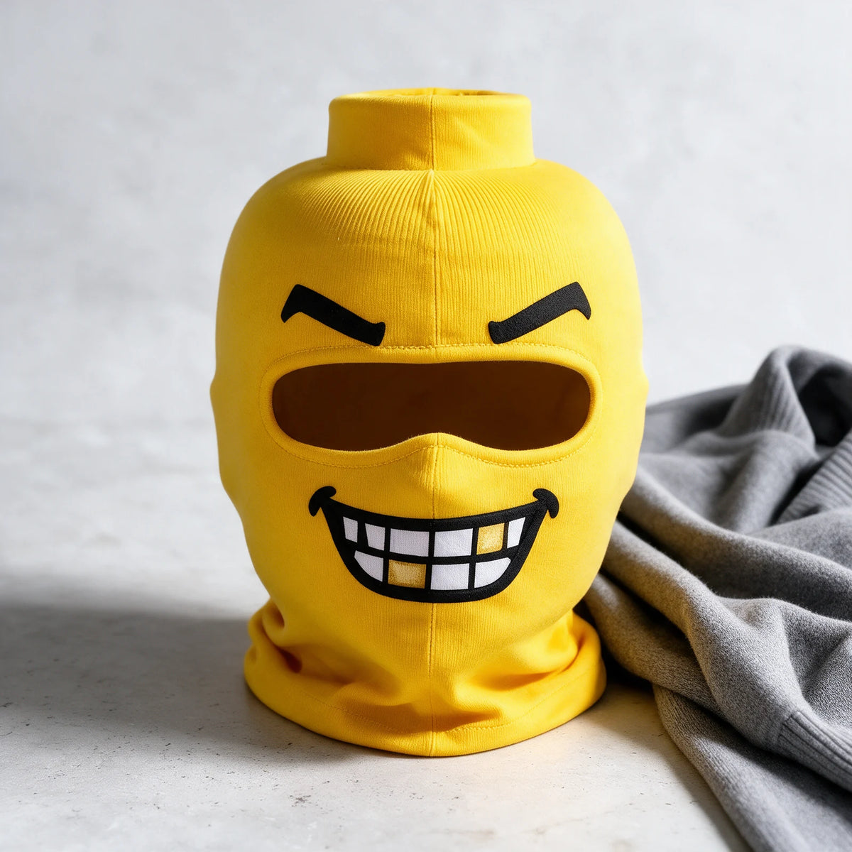 Toothy Grin mask — intro 2; mask only